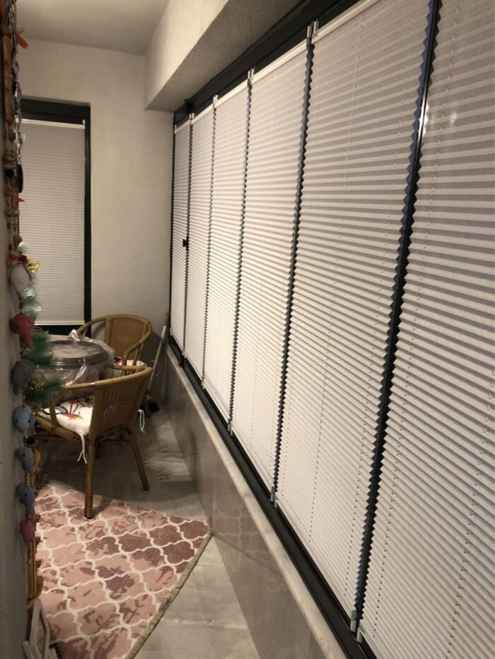 pliseperde-ekru Ekru Yeni Nesil Cambalkon Plise Perde - Görsel 1