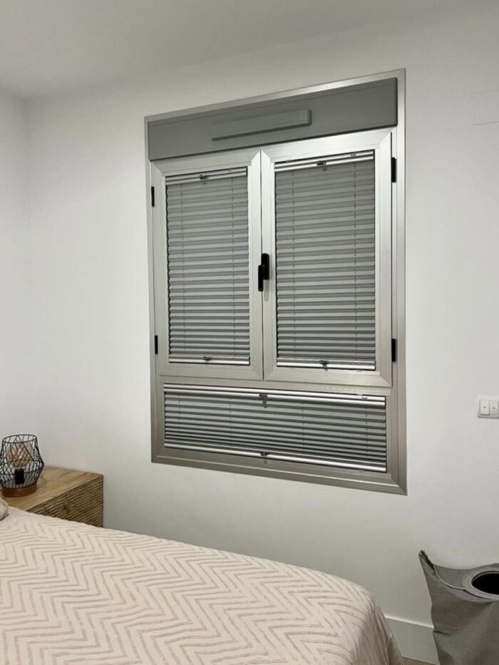 pliseperde-gri (2) Gri Yeni Nesil Cambalkon Plise Perde - Görsel 2